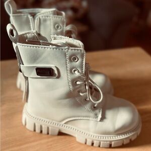 LITTLE GIRLS WINTER WHITE BOOT